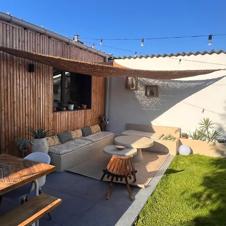 Charming Single-storey House Holiday home *